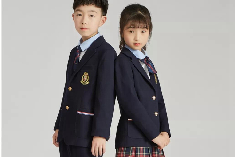 為什么公立學校的校服是褲子，而私立學校卻是裙子呢